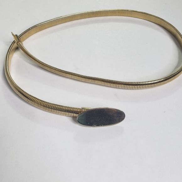 Vintage gold stretch belt oval buckle - Picture 3 of 4
